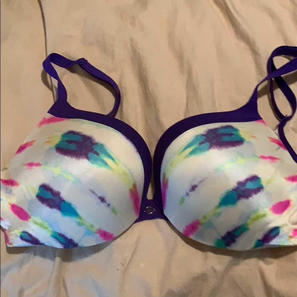 New w/o tags Victoria’s Secret push-up bra 34C